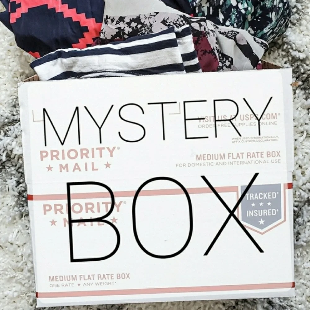🛍️Box full of 8 Items Size S Mystery Box 🛍️ - Picture 12 of 12